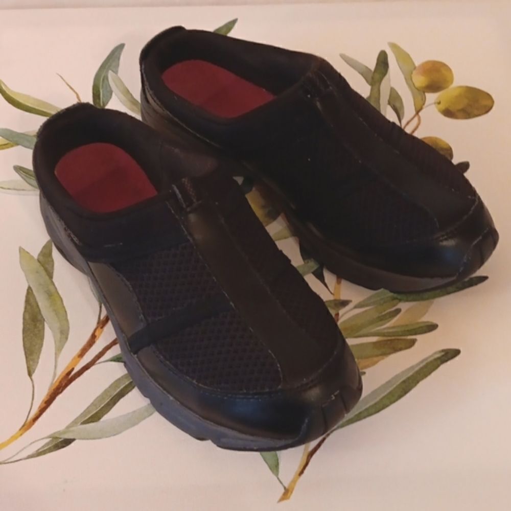 Easy Spirit Argyle Slip Ons - Picture 2 of 11
